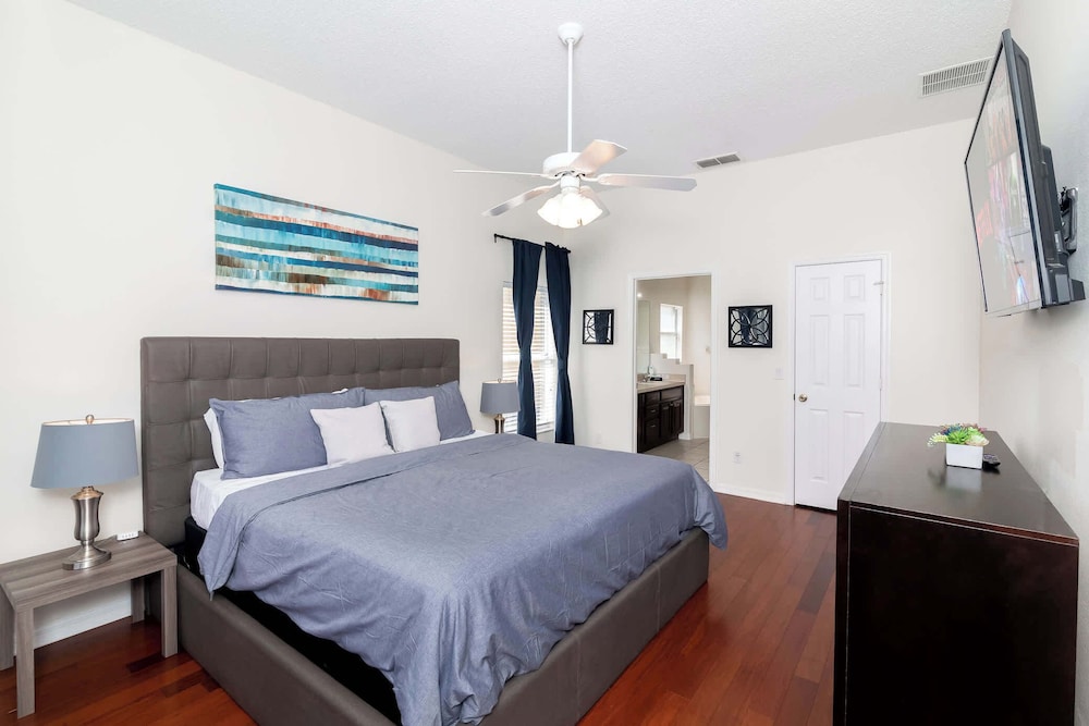 New Ownership 7BR Close to Disney in Clermont, United States