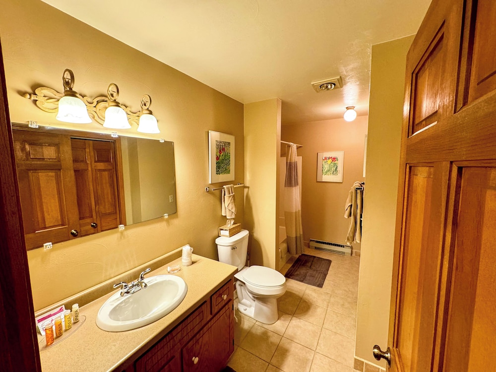 Settlement Courtyard Inn & Lavender Spa - photo 40