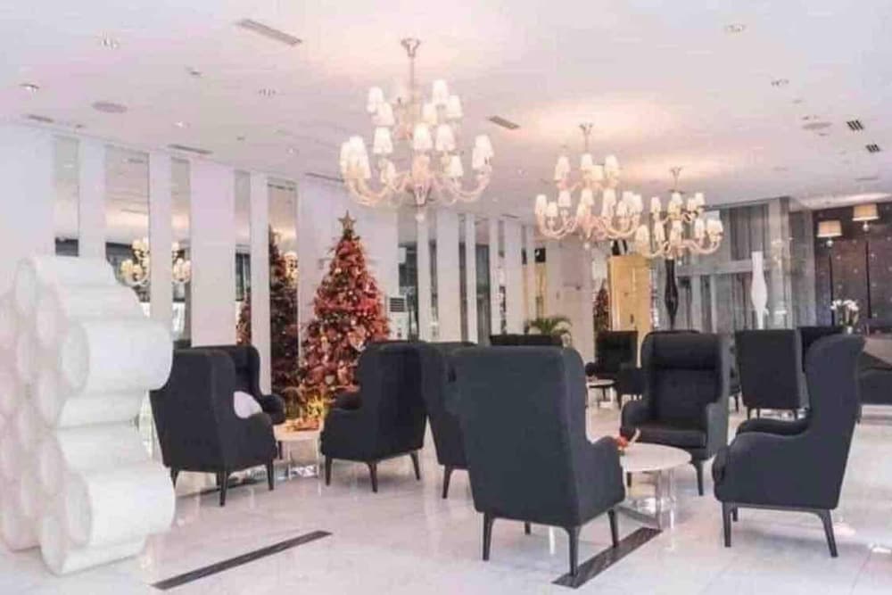Cozy 1BR cityview with Balcony and near Airport — 4-Star Luxury Hotel in Manila, Philippines