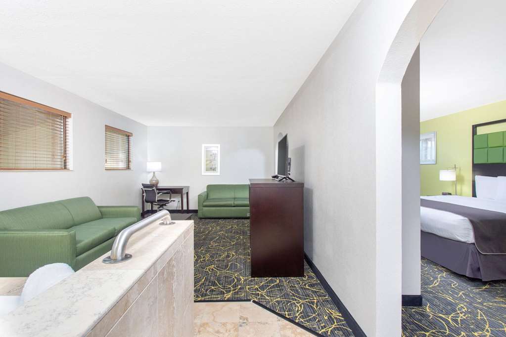 AmericInn by Wyndham Delafield Waukesha Milwaukee - photo 20