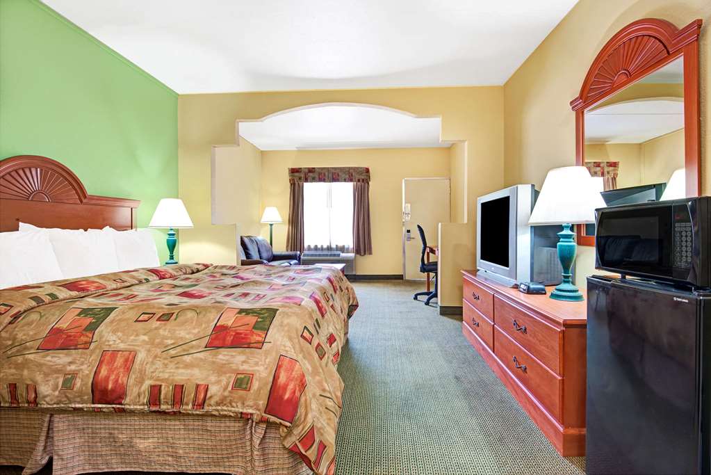 Super 8 by Wyndham Nashville Near Downtown I 40 - photo 13