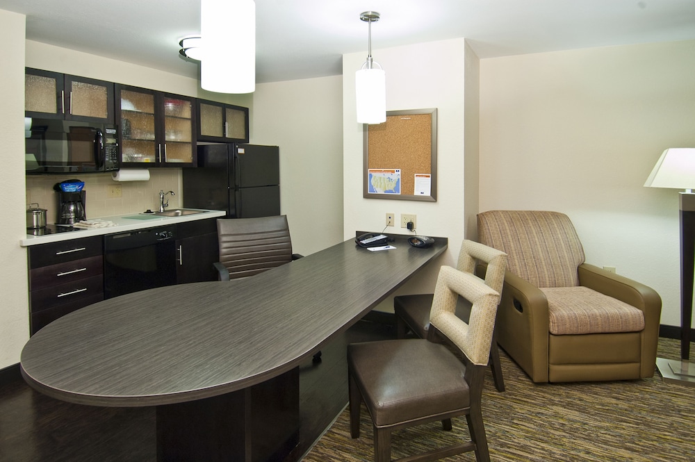Candlewood Suites Tupelo North by IHG - photo 6