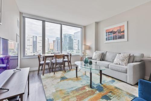Bright Apt Downtown with Gym — 4-Star Luxury Hotel in Boston, United States