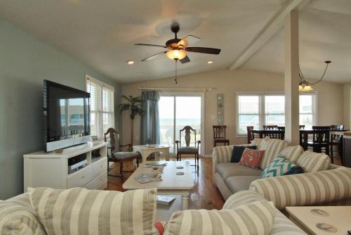This Is It by Oak Island Accommodations - photo 33