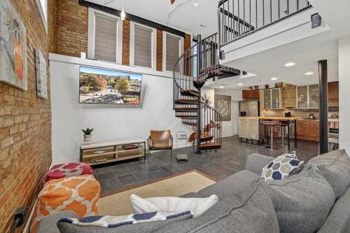 The Ice Loft In Entertainment District — 4-Star Luxury Hotel in Fayetteville, United States