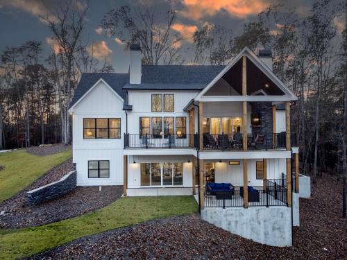 Lakeside Haven with Gourmet Kitchen — hotel in Hartwell