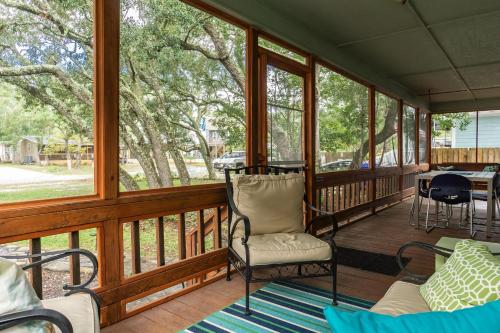 Beach Happy by Oak Island Accommodations - photo 5