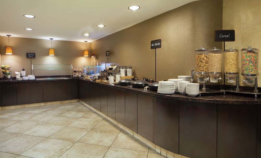Embassy Suites by Hilton Philadelphia Airport - photo 40