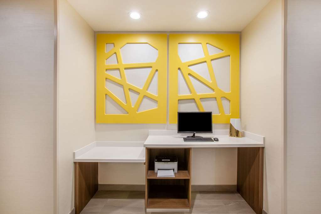 La Quinta Inn & Suites by Wyndham Dallas Duncanville - photo 40