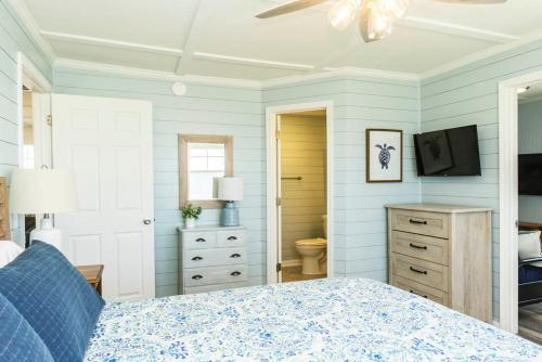 Salty But Sweet by Oak Island Accommodations - photo 10
