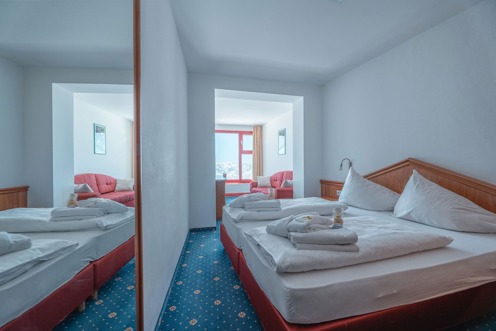 Glacier Hotel Grawand — Senales