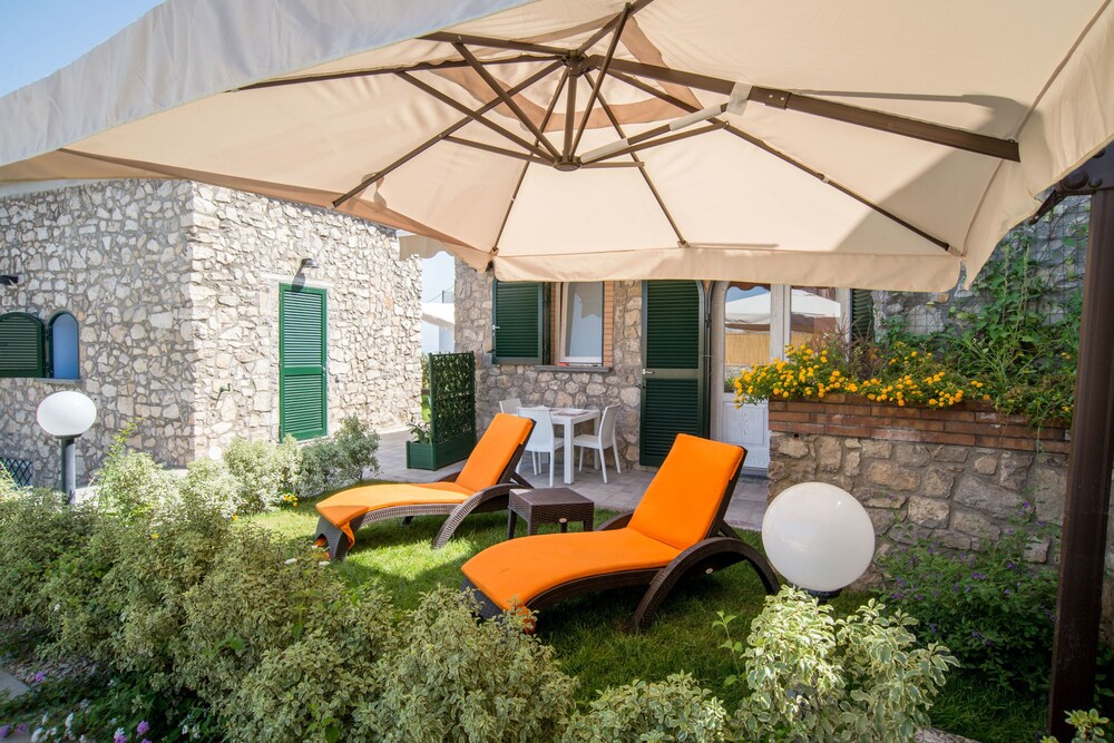 Villa Mami Luroviga — 4-Star Luxury Hotel in Vico Equense, Italy