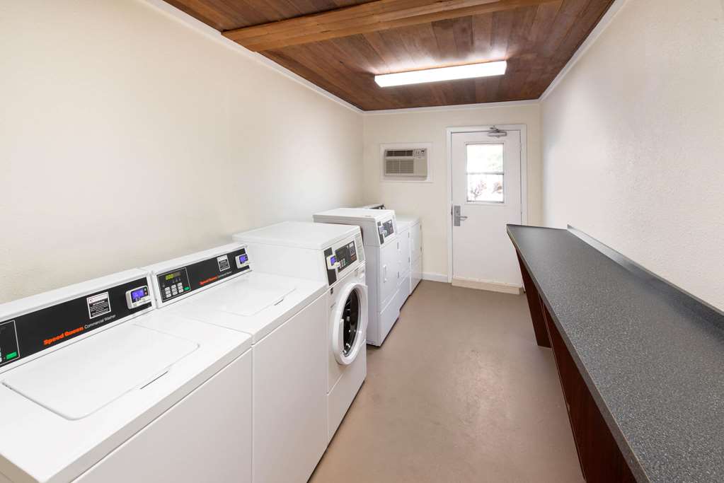 La Quinta Inn by Wyndham Clearwater Central - photo 24