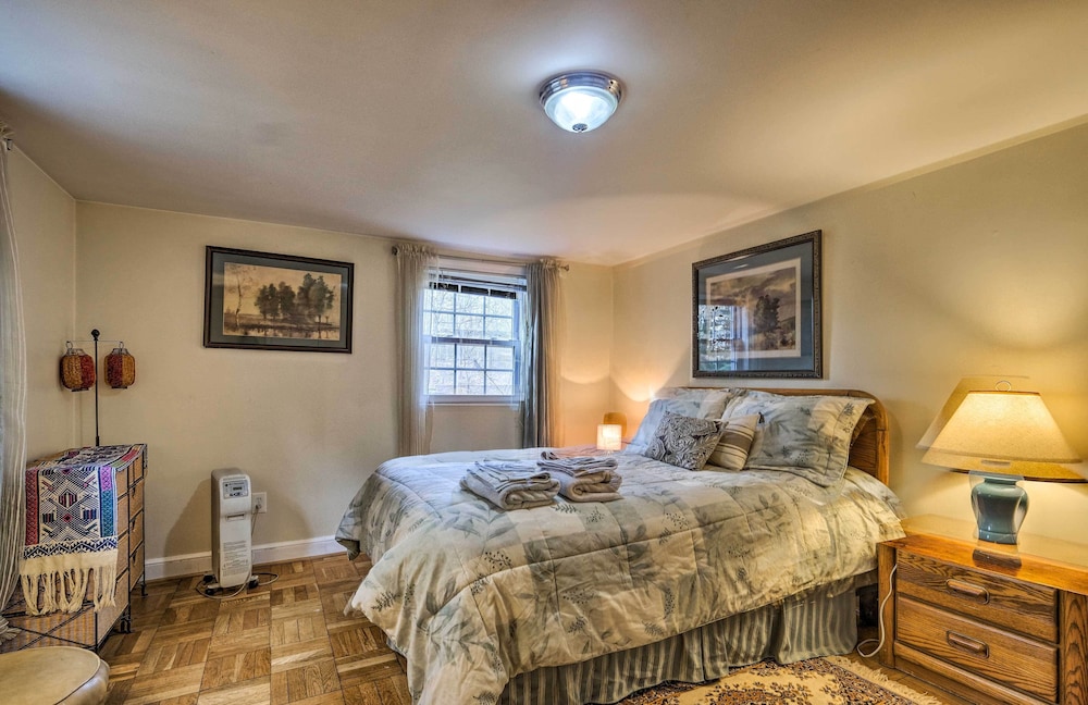 3 Mi to NIH Spacious Bethesda Apt with Yard — Bethesda — photo 5