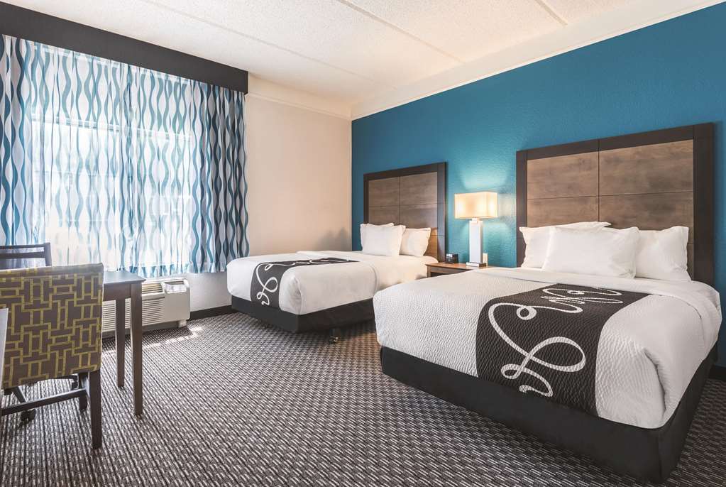 La Quinta Inn & Suites by Wyndham Orlando Lake Mary - photo 22
