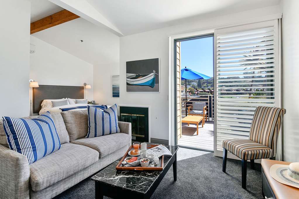 Waters Edge Hotel - photo 20