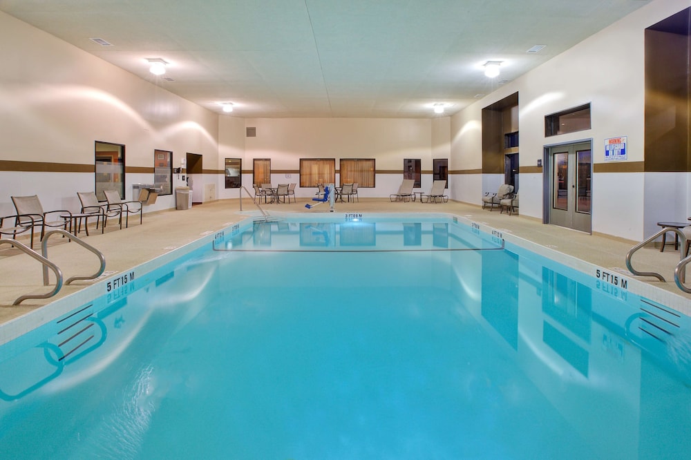 Hampton Inn Gaylord - photo 13