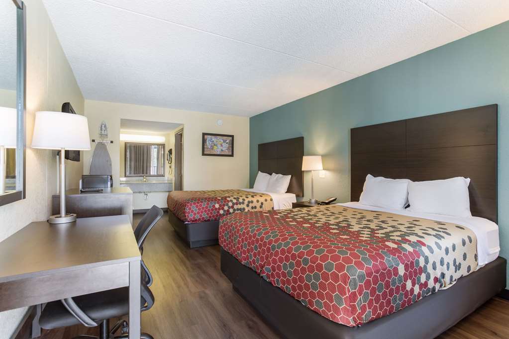 Econo Lodge Gallatin Metro Nashville - photo 16