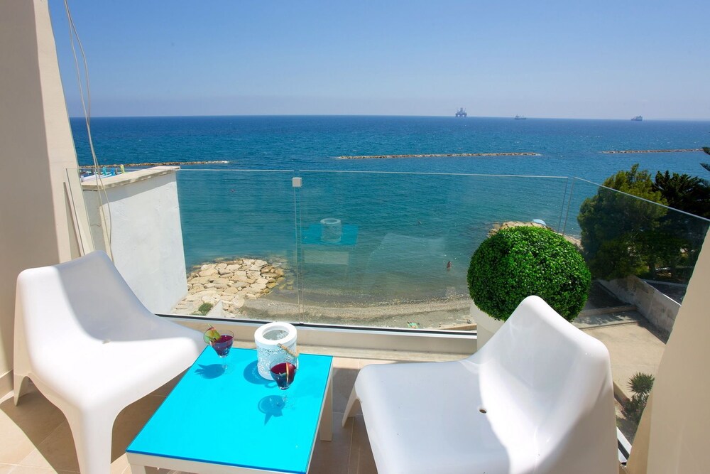 Seaside Luxury Beach Apartment — 4-Star Luxury Hotel in Limassol, Cyprus