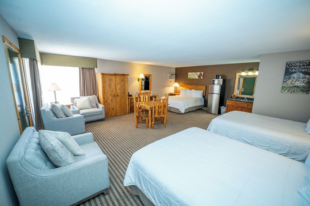 Hotel Estes - photo 12