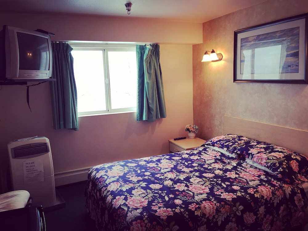 Windbreak Hotel - photo 8