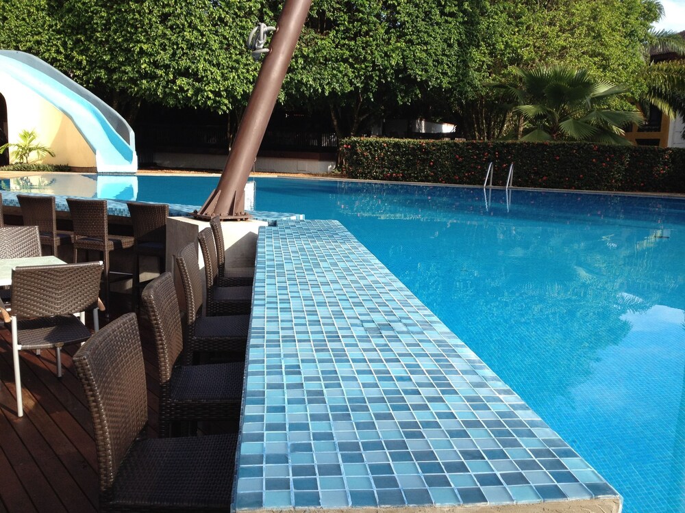 Poolside Bar