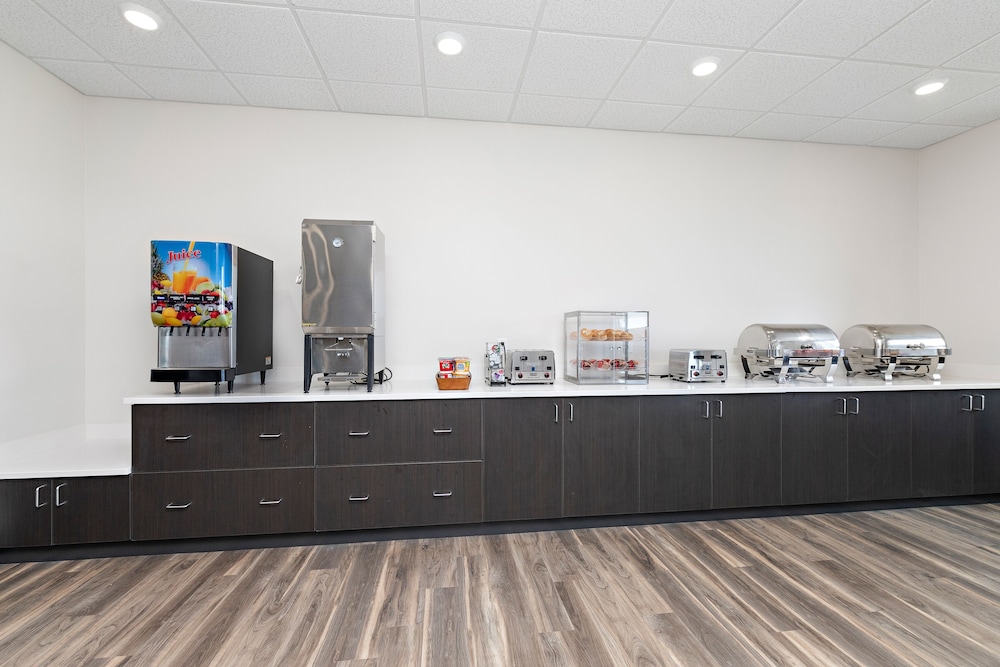 Holiday Inn Exp Parkville - photo 66