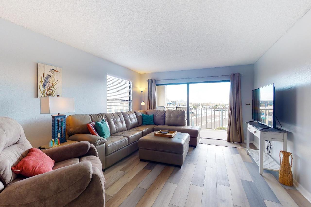 Beach Place 1 404 in Saint Pete Beach, United States