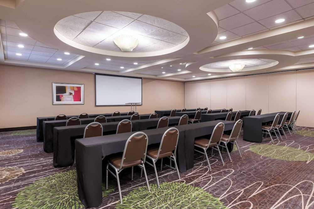 Hilton Garden Inn Atlanta Peachtree City - photo 36