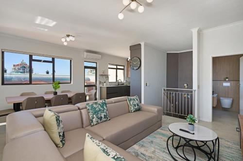 8 Sleeper Luxury Duplex Penthouse