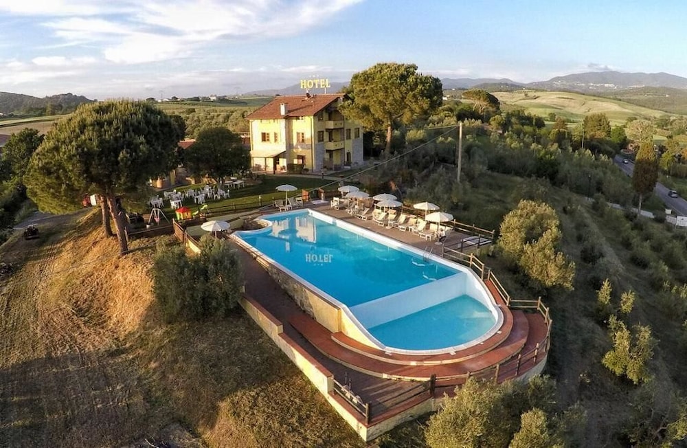 Tenuta La Lupa Country Hotel — hotel in Castellina Marittima