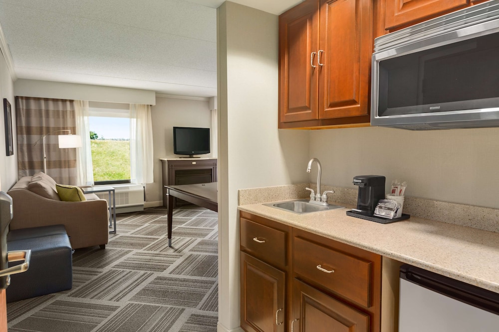 Hampton Inn & Suites Manchester Bedford - photo 14