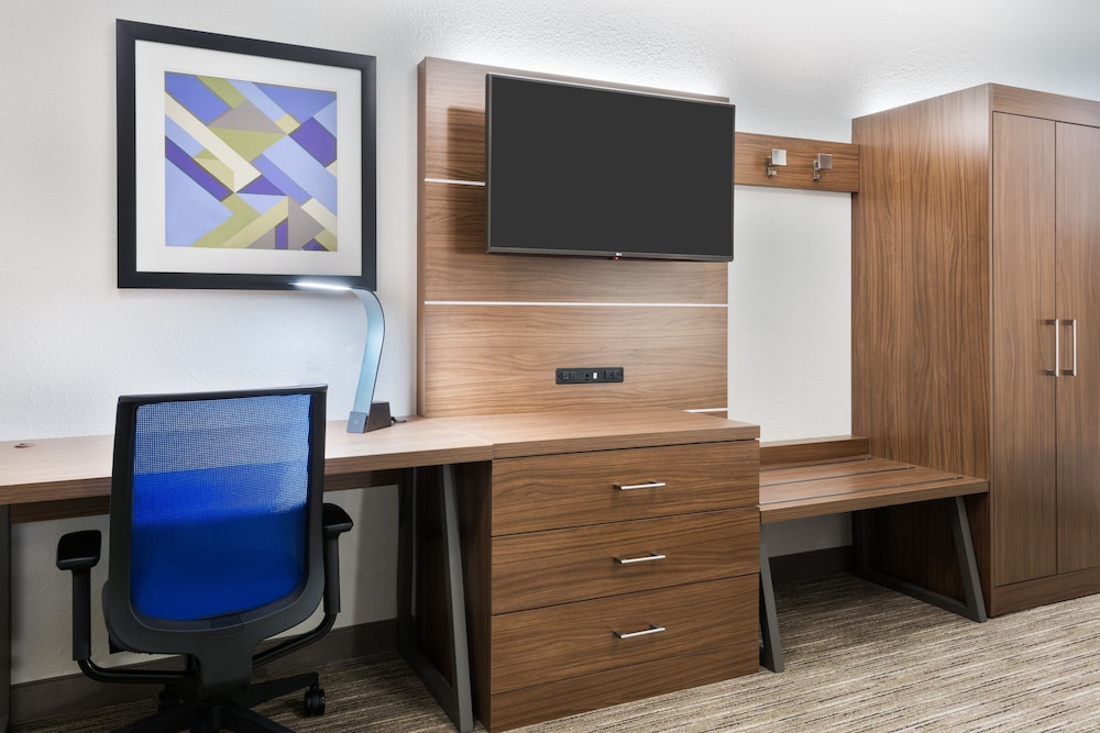 Holiday Inn Express & Suites Columbus Airport East by IHG - photo 25
