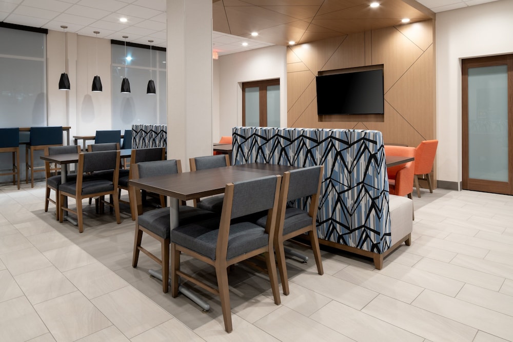 Holiday Inn Express and Suites Hollister by IHG - photo 48