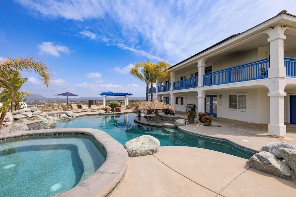 5 Acre Hilltop Estate w Resort Pool Game Room Le Grand Bleu by AvantStay in Temecula, United States