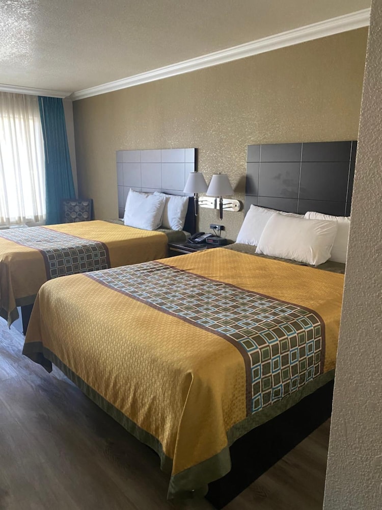 Atascadero Inn - photo 21