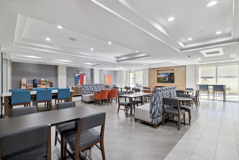 Holiday Inn Express Hotel & Suites Vacaville by IHG - photo 35