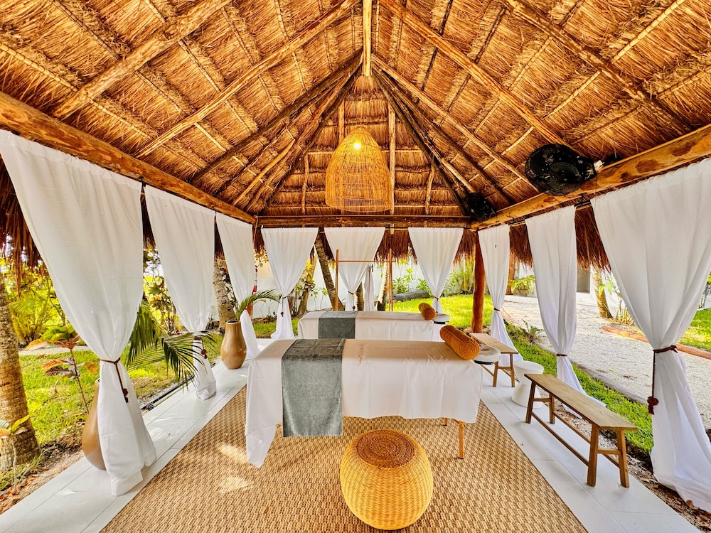 Azulea Bacalar Hotel & Spa Lagoon Front