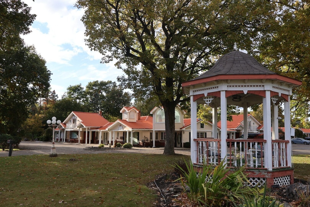 Village Haven Inn & Extended Stay - photo 21