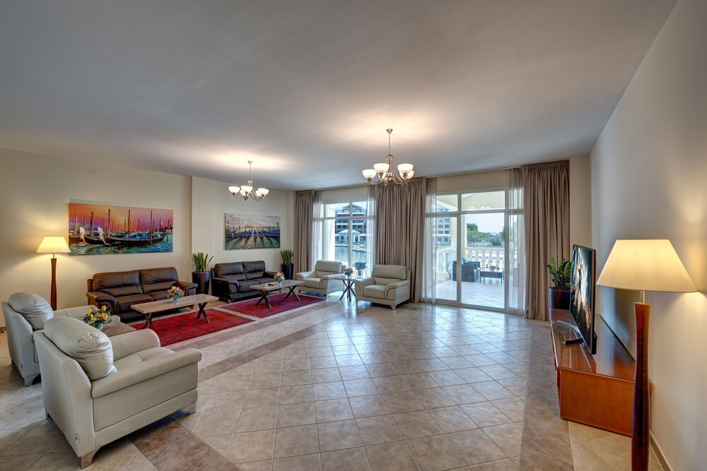 J5 Holiday Homes 3BR Apartment — 4-Star Luxury Hotel in Dubai, United Arab Emirates