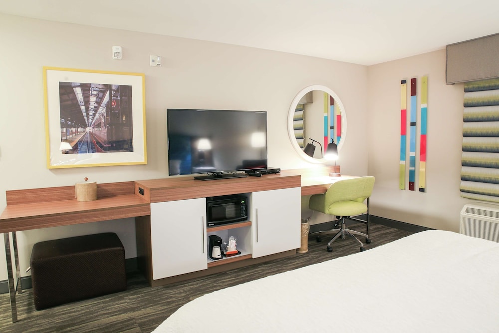 Hampton Inn & Suites Mount Laurel Moorestown - photo 6