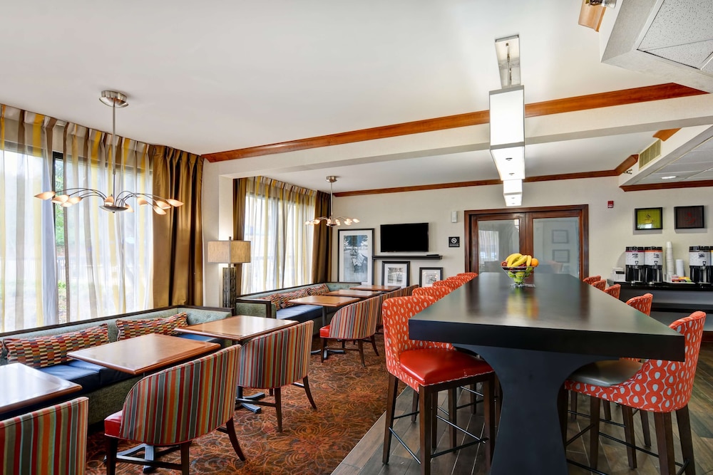 Hampton Inn Memphis Poplar - photo 27