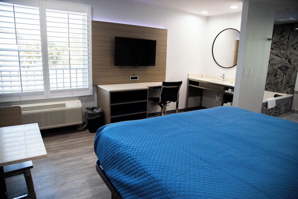Econo Lodge Pico Rivera - photo 15