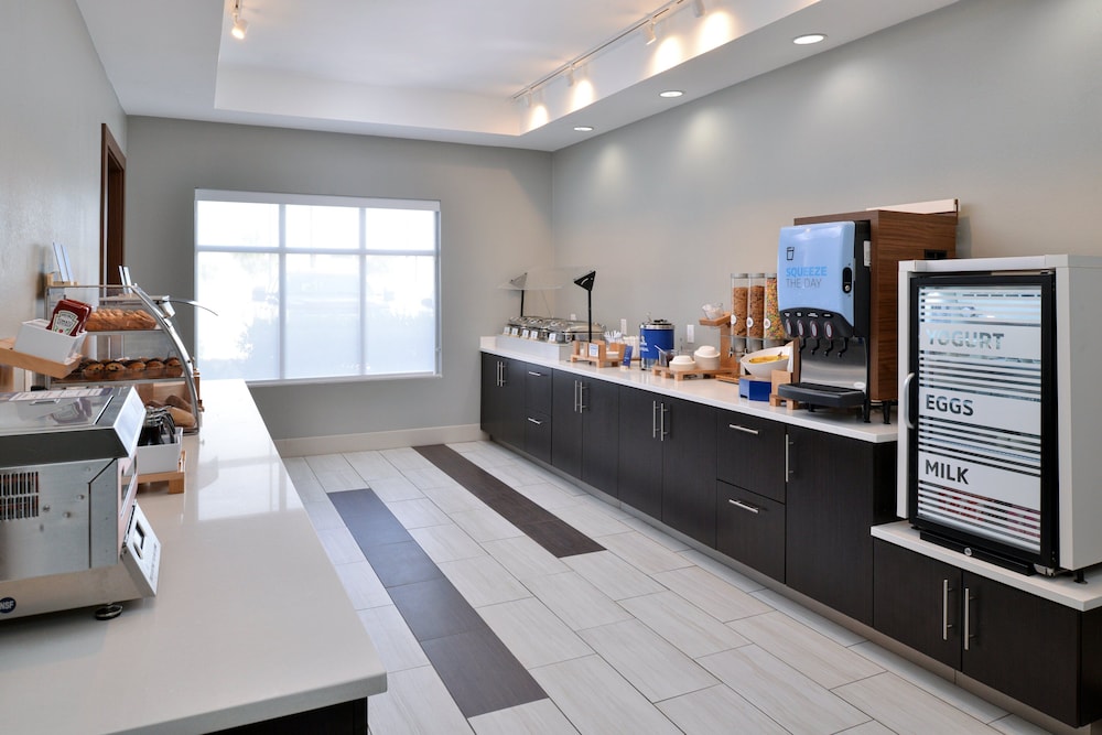 Holiday Inn Express Hotel & Suites Royse City by IHG - photo 53