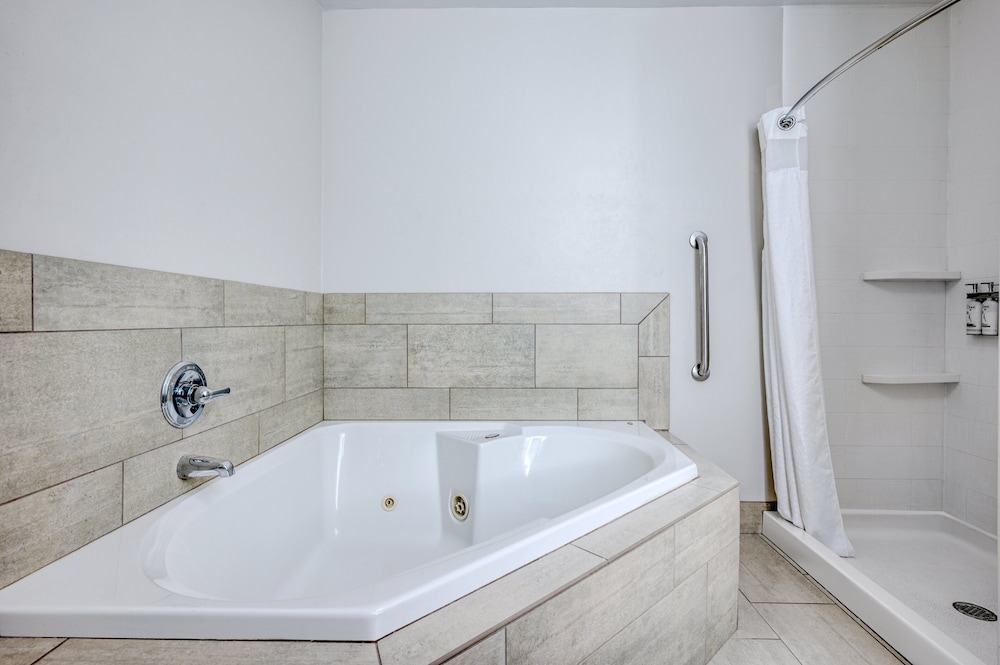 Holiday Inn Express & Suites Vandalia by IHG - photo 28