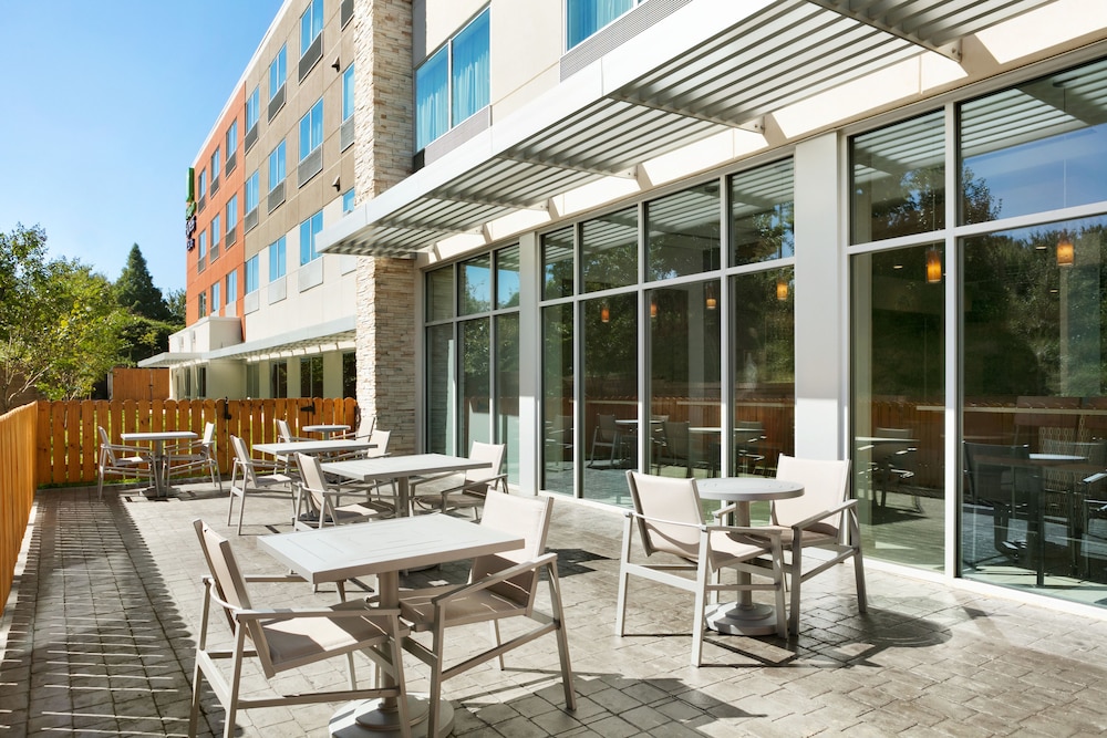 Holiday Inn Express & Suites Salisbury by IHG - photo 44