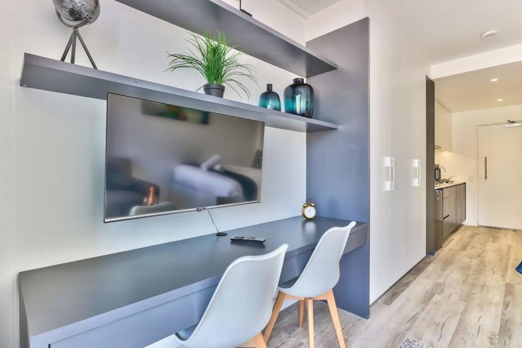 Contemporary arty Studio Balcony Mountain views