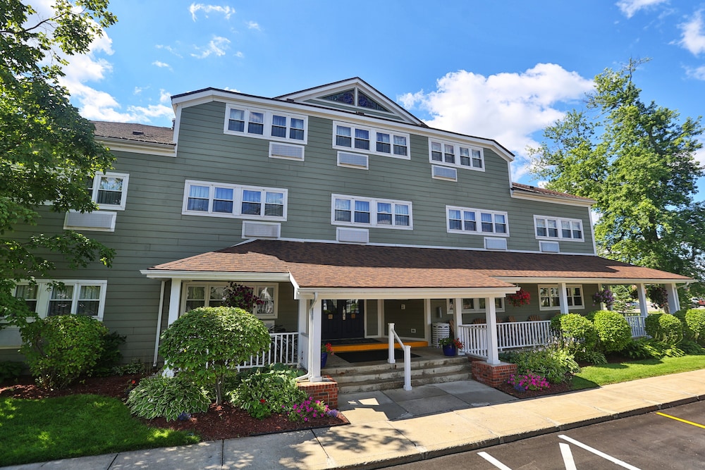 Ivy Court Inn & Suites in South Bend, United States