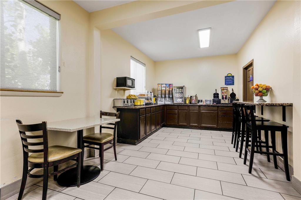 Days Inn by Wyndham Cortez - photo 15