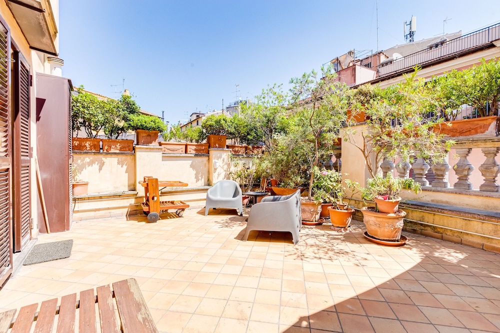 Colosseum Terrace Apartment — 4-Star Luxury Hotel in Rome, Italy